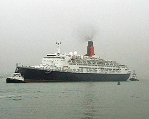QE2 approaching the Town Pier